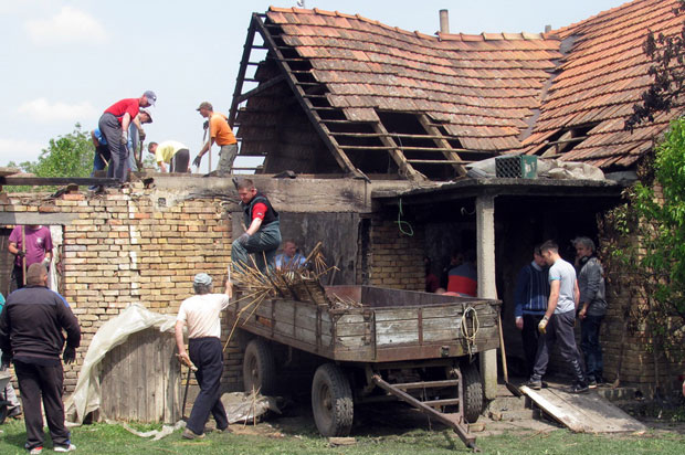 Пожар прогутао све што су имали